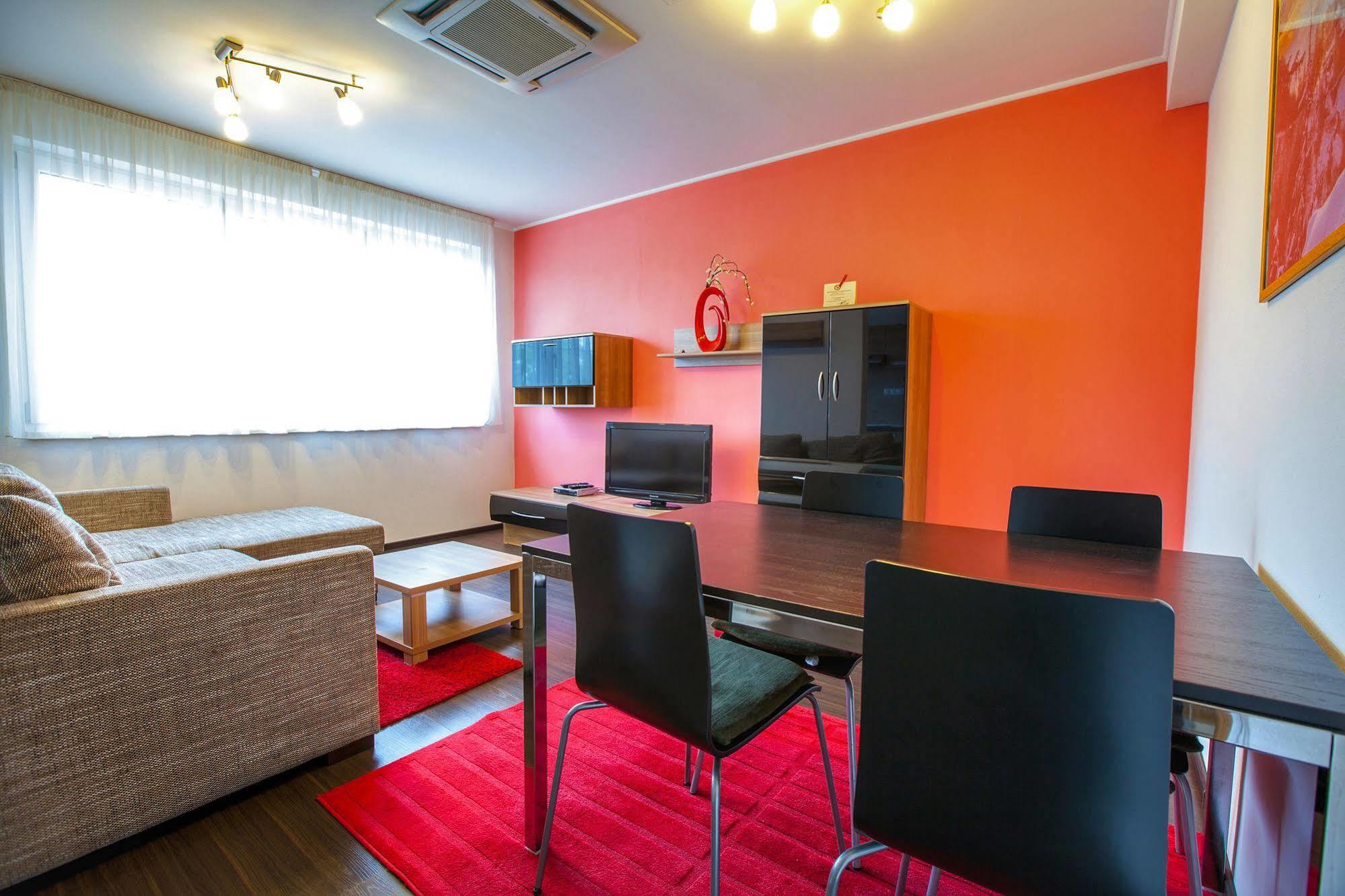 Fine Restaurant & Apartments マラツキ エクステリア 写真